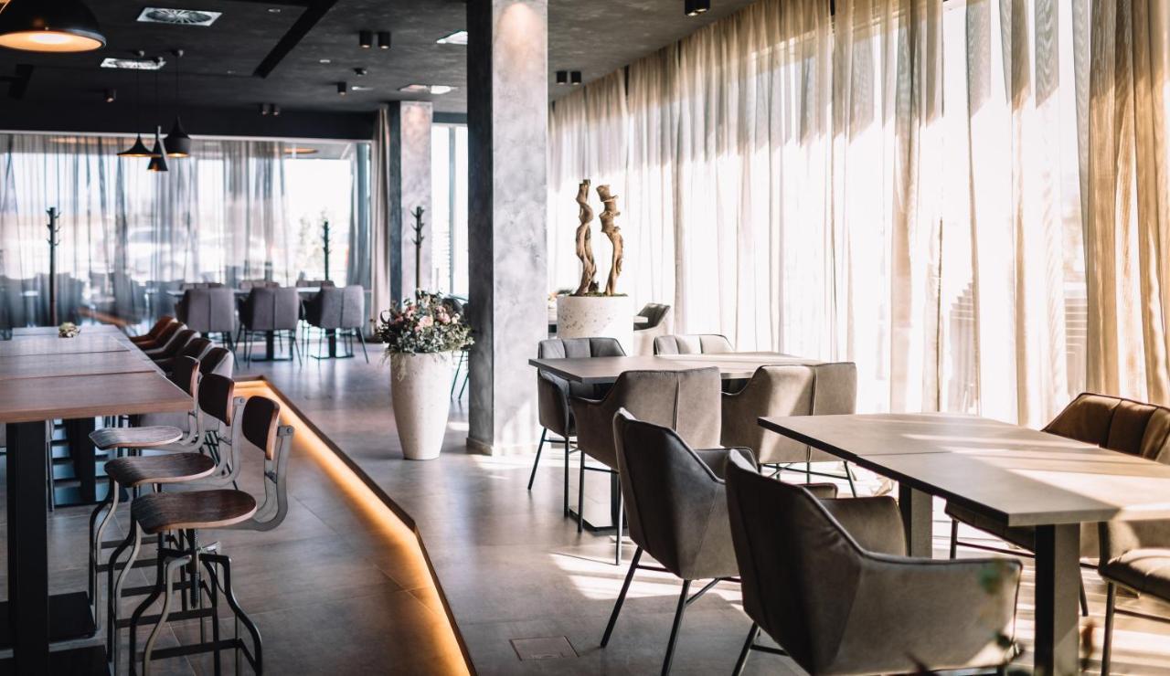 Nutrend World Hotel Olomouc Eksteriør billede