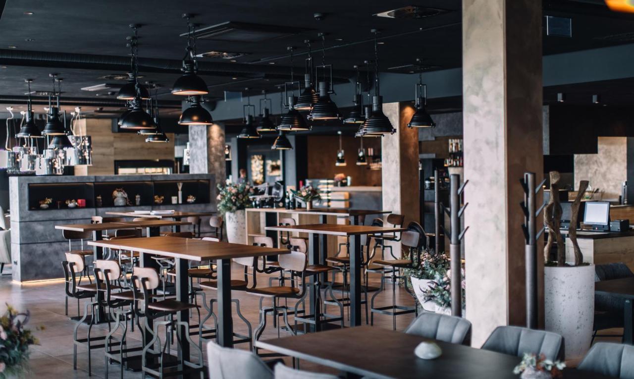 Nutrend World Hotel Olomouc Eksteriør billede