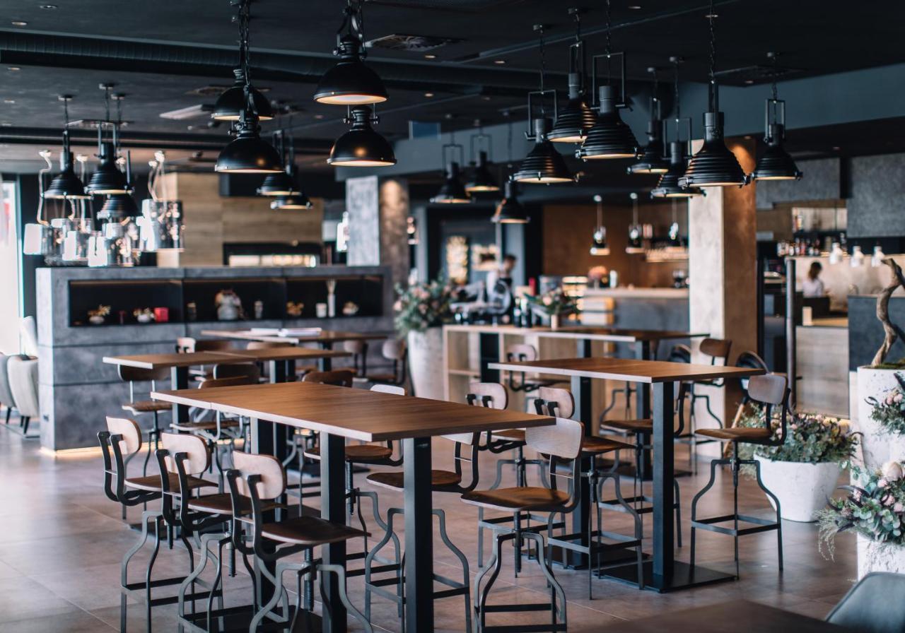 Nutrend World Hotel Olomouc Eksteriør billede