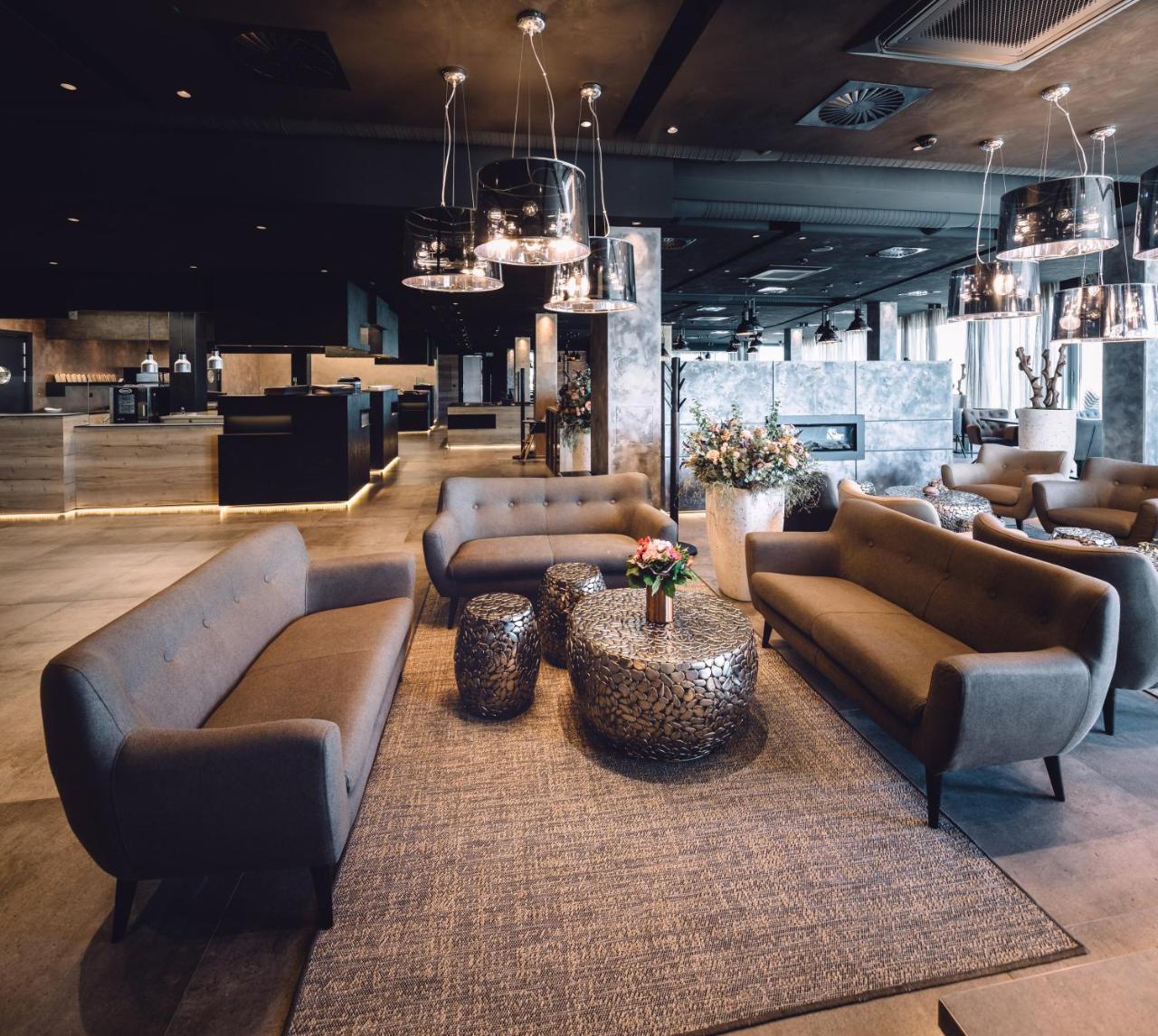 Nutrend World Hotel Olomouc Eksteriør billede