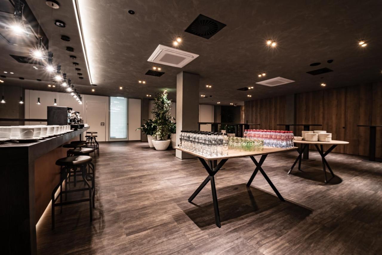 Nutrend World Hotel Olomouc Eksteriør billede